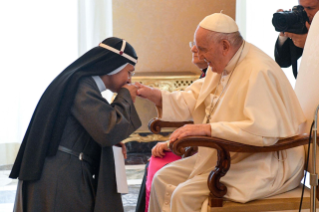 3-A las capitulares de la Orden del Santísimo Salvador de Santa Brígida y de las Hermanas Misioneras Combonianas