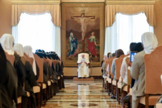 7-A las capitulares de la Orden del Santísimo Salvador de Santa Brígida y de las Hermanas Misioneras Combonianas