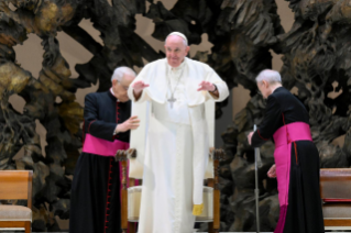 5-A los empleados del Vaticano con motivo de las felicitaciones navideñas