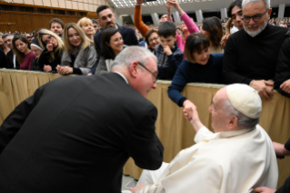 2-A los empleados del Vaticano con motivo de las felicitaciones navideñas