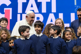 10-Le Pape François participe aux « États Généraux de la Natalité »