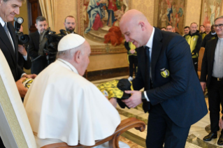 1-A los miembros de la Asociación deportiva de aficionados del Vaticano