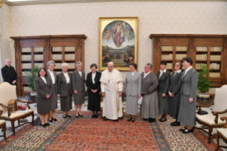 5-Meeting with the Sisters of Social Service