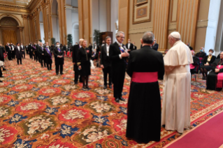 15-A los miembros del Cuerpo Diplom&#xe1;tico acreditado ante la Santa Sede