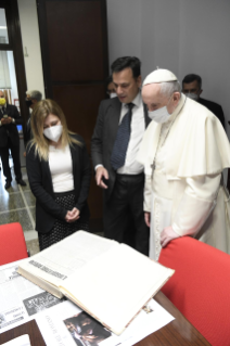 2-Visit of the Holy Father to the work-community of the Dicastery for Communication