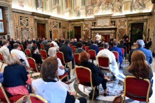 4-A los participantes en un Encuentro organizado por el Consejo Pontificio para la Promoción de la Nueva Evangelización sobre "Catequesis y catequistas para la nueva evangelización"