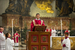 1-Santa Misa de sufragio por los cardenales y obispos fallecidos