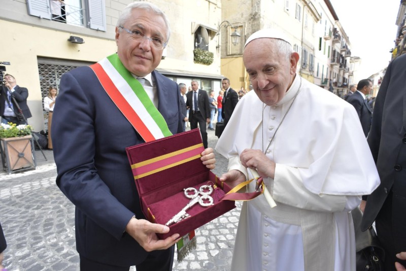 Las llaves de la ciudad de Albano para el Papa