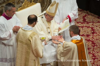 1-IV Domingo de Páscoa - Santa Missa e Ordenações Presbiteriais