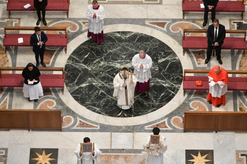 Procesión del Papa en San Pedro