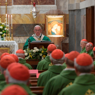 4-Concelebración eucarística con los cardenales presentes en Roma en el XXV aniversario de la ordenación episcopal del Santo Padre