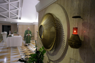 4-Meditazione quotidiana nella Cappella della Domus Sanctae Marthae: <i>La preghiera piccola commuove Dio</i>