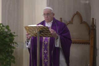 1-Santa Missa celebrada na capela da Casa Santa Marta: "Dirigir-se ao Senhor com a minha verdade"