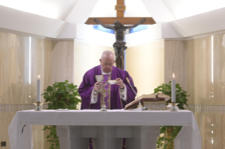 7-Messe quotidienne dans la chapelle de la résidence Sainte-Marthe : « S’adresser au Seigneur avec notre vérité »