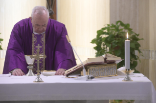 10-Santa Missa celebrada na capela da Casa Santa Marta: "Dirigir-se ao Senhor com a minha verdade"