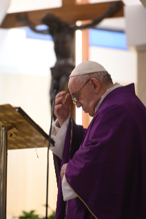 0-Misa celebrada por el papa Francisco de forma privada en la capilla de la Casa Santa Marta: <i>Dios actúa siempre en la simplicidad</i>