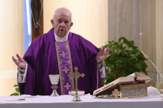 6-Misa celebrada por el papa Francisco de forma privada en la capilla de la Casa Santa Marta: <i>Dios actúa siempre en la simplicidad</i>