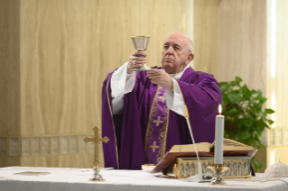 4-Holy Mass presided over by Pope Francis at the <i>Casa Santa Marta</i> in the Vatican: "Return to God and return to the embrace of the Father"