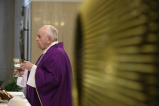 2-Holy Mass presided over by Pope Francis at the <i>Casa Santa Marta</i> in the Vatican: "Return to God and return to the embrace of the Father"