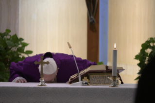 0-Holy Mass presided over by Pope Francis at the <i>Casa Santa Marta</i> in the Vatican: "With a “naked heart”" 