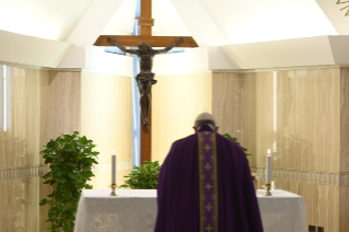 5-Messe quotidienne dans la chapelle de la résidence Sainte-Marthe : « Qu’arrive-t-il quand Jésus passe »