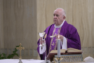 8-Holy Mass presided over by Pope Francis at the <i>Casa Santa Marta</i> in the Vatican: "We must pray with faith, perseverance, and courage"