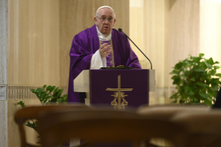 0-Holy Mass presided over by Pope Francis at the <i>Casa Santa Marta</i> in the Vatican: "Knowing our idols"