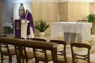4-Holy Mass presided over by Pope Francis at the <i>Casa Santa Marta</i> in the Vatican: "Knowing our idols"