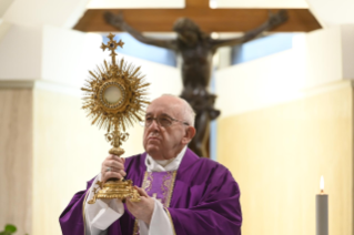8-Messe quotidienne dans la chapelle de la résidence Sainte-Marthe : « Connaître nos idoles »