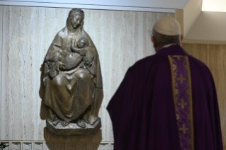6-Santa Missa celebrada na capela da Casa Santa Marta: "Nossa Senhora das Dores, discípula e mãe"