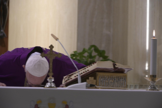 0-Holy Mass presided over by Pope Francis at the <i>Casa Santa Marta</i> in the Vatican: "The process of temptation"
