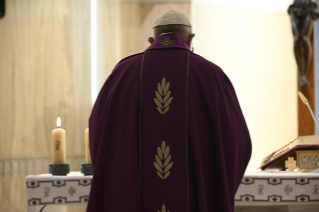 0-Misa celebrada por el papa Francisco de forma privada en la capilla de la Casa Santa Marta: <i>Perseverar en el servicio</i>