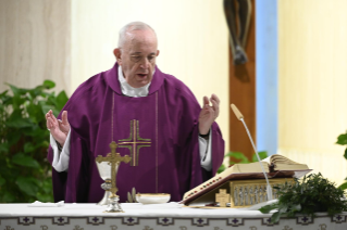 11-Santa Missa celebrada na capela da Casa Santa Marta: "Perseverar no serviço"