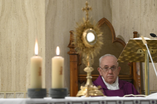 12-Messe quotidienne dans la chapelle de la résidence Sainte-Marthe . « Persévérer dans le service »