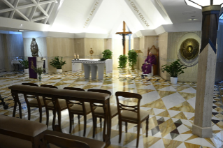10-Messe quotidienne dans la chapelle de la résidence Sainte-Marthe . « Persévérer dans le service »