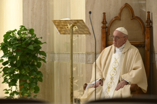 0-Holy Mass presided over by Pope Francis at the Casa Santa Marta in the Vatican: "Choose to proclaim so as not to fall into our sepulchers"