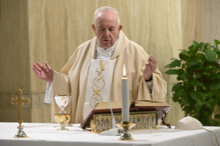6-Messe quotidienne dans la chapelle de la résidence Sainte-Marthe : « Choisir l'annonce pour ne pas tomber dans nos sépulcres »