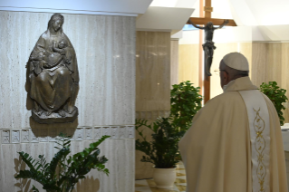 13-Messe quotidienne dans la chapelle de la résidence Sainte-Marthe : « Choisir l'annonce pour ne pas tomber dans nos sépulcres »