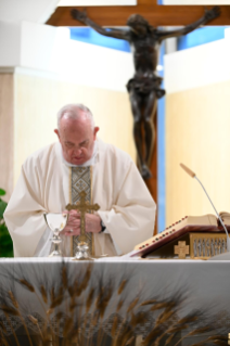 8-Messe quotidienne dans la chapelle de la résidence Sainte-Marthe : « Notre fidélité est une réponse à la fidélité de Dieu »