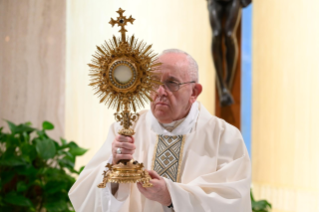 16-Misa celebrada por el papa Francisco de forma privada en la capilla de la Casa Santa Marta: <i>Nuestra fidelidad es la respuesta a la fidelidad de Dios</i>