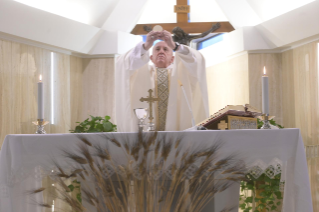 6-Santa Missa celebrada na capela da Casa Santa Marta: “Estar cheios de alegria”