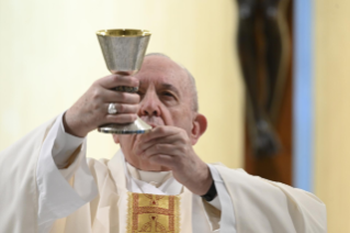 5-Misa celebrada por el papa Francisco de forma privada en la capilla de la Casa Santa Marta: <i>La familiaridad con el Señor</i>
