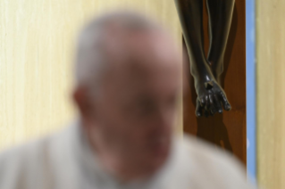 7-Misa celebrada por el papa Francisco de forma privada en la capilla de la Casa Santa Marta: <i>La familiaridad con el Señor</i>
