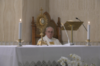12-Misa celebrada por el papa Francisco de forma privada en la capilla de la Casa Santa Marta: <i>El don del Espíritu Santo: la franqueza, el valor, la parresia</i>