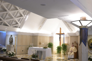 9-Messe quotidienne dans la chapelle de la résidence Sainte-Marthe: « Le Christ forme le cœur des pasteurs à la proximité avec le peuple de Dieu »