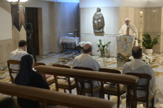 2-Misa celebrada por el papa Francisco de forma privada en la capilla de la Casa Santa Marta: <i>Volver siempre al primer encuentro</i>