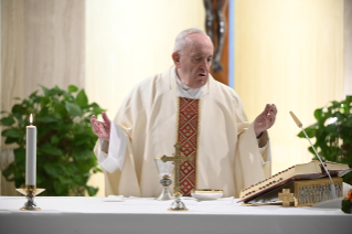 5-Misa celebrada por el papa Francisco de forma privada en la capilla de la Casa Santa Marta: <i>Volver siempre al primer encuentro</i>