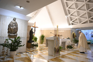 0-Holy Mass presided over by Pope Francis at the Casa Santa Marta in the Vatican: “Learning to live in moments of crisis”