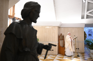 1-Misa celebrada por el papa Francisco de forma privada en la capilla de la Casa Santa Marta: <i>Aprender a vivir los momentos de crisis</i>