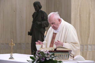 4-Misa celebrada por el papa Francisco de forma privada en la capilla de la Casa Santa Marta: <i>Aprender a vivir los momentos de crisis</i>
